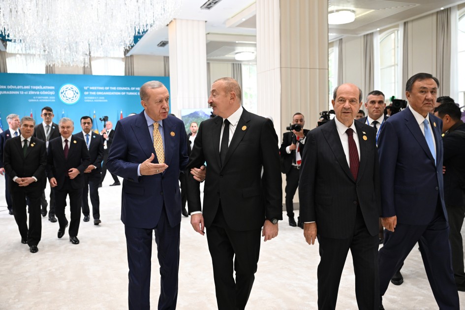 Liderlər çay süfrəsi arxasında - FOTOLAR